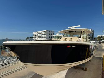 42' Pursuit 2017 Yacht For Sale